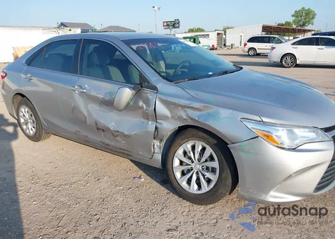 2017 Toyota Camry Le z USA, uszkodzony, nr VIN 4T1BF1FK2HU663186